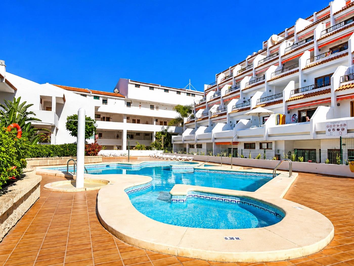 Apartamento en Ocean Park Suites con vistas a la piscina en Adeje