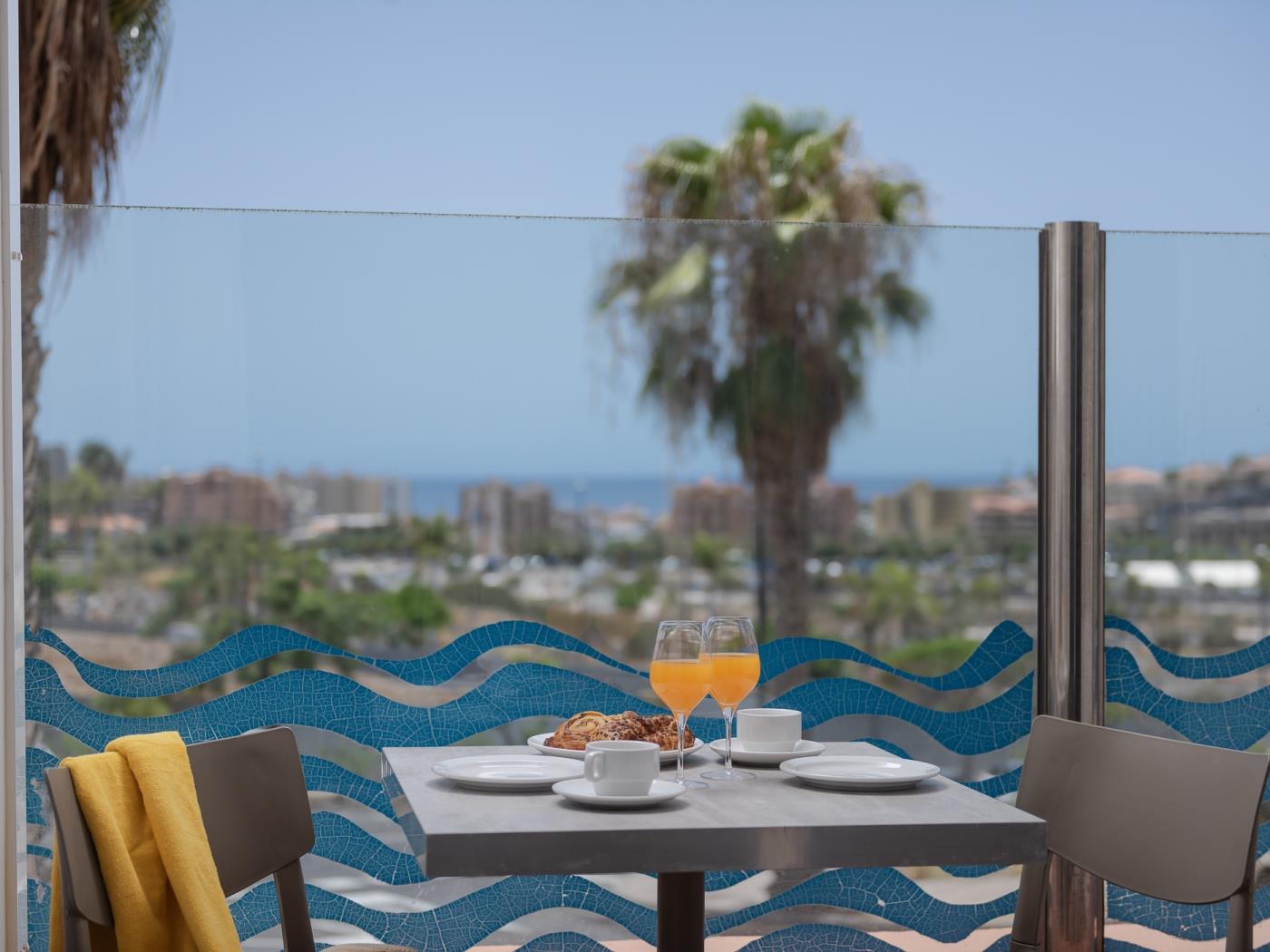 GRANADA PARK PREMIUM APARTMENT in Arona