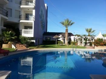 Apartaments amb piscina a tocar de la platja. Ref.San Antonio 68