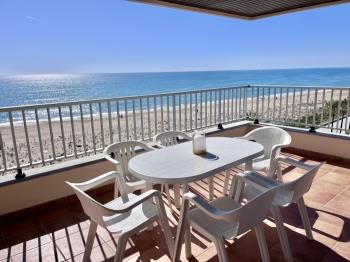 Gran apartament a primera línia de mar amb espectaculars vistes